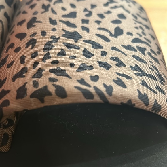 Volcom Leopard print platform sandals. Size 9.5 almost new. - Picture 7 of 7